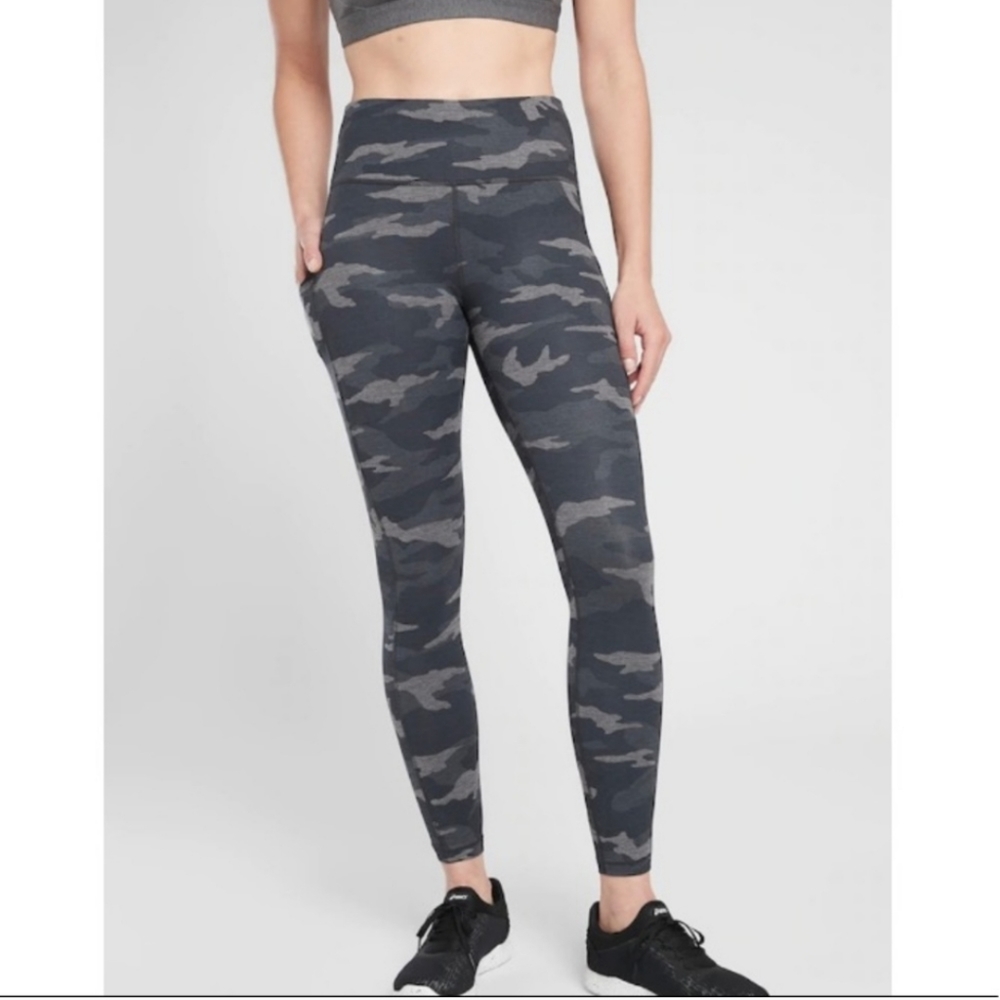 Womens Athleta Ultimate Grey Camo 7/8 Tight Legging Size XS